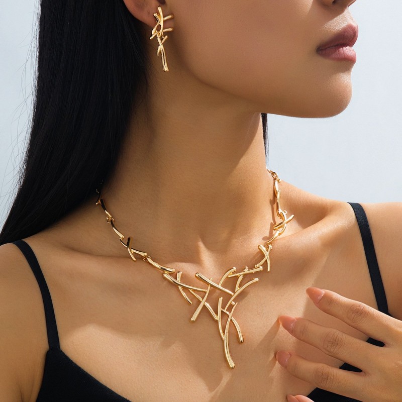 Line-Crossing Earrings And Necklace Set