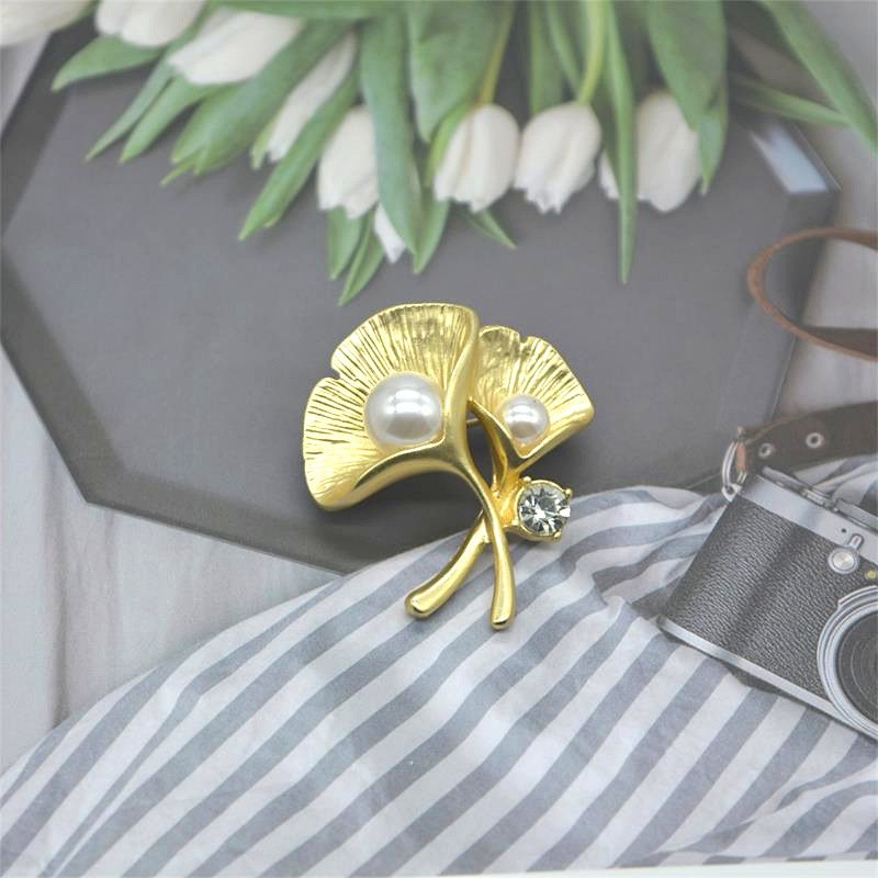 Gold Ginkgo Leaf Brooch