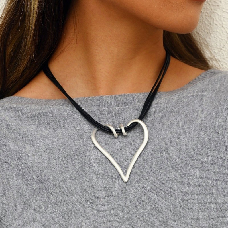 Womens Minimalist Trendy Geometric Hollow-out Heart Clavicle Necklace