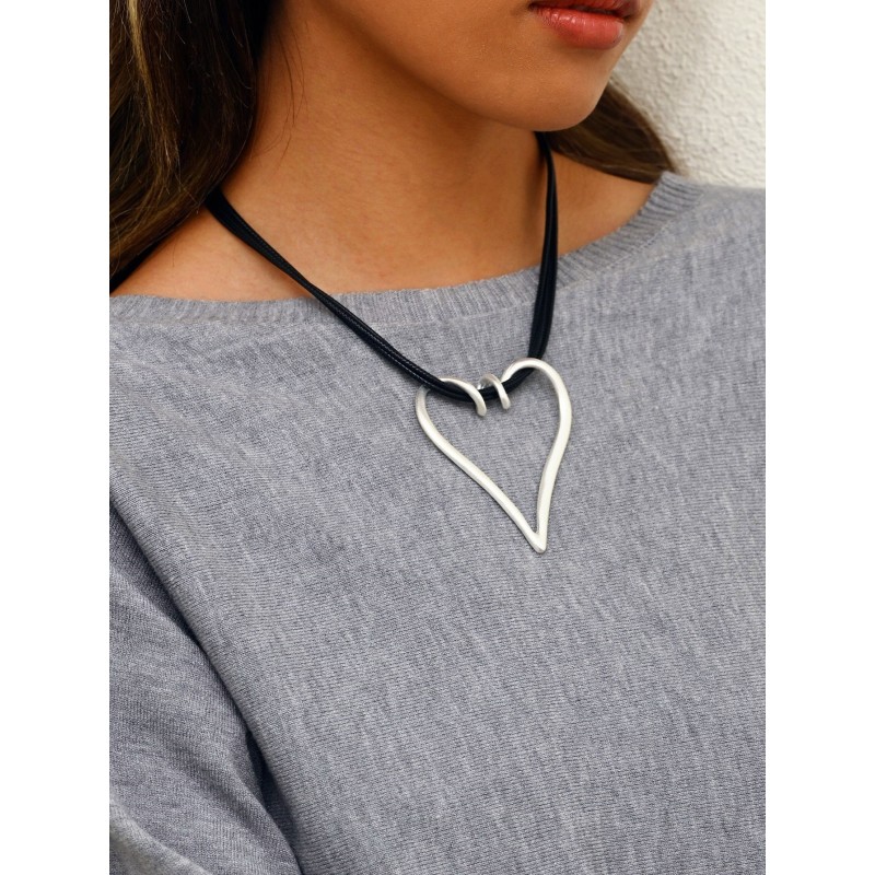 Womens Minimalist Trendy Geometric Hollow-out Heart Clavicle Necklace