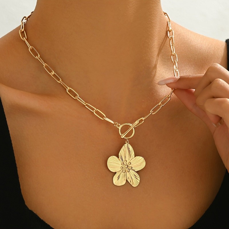Retro Gold Stainless Steel Gold Flower Pendant Necklace
