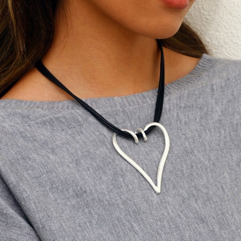 Womens Minimalist Trendy Geometric Hollow-out Heart Clavicle Necklace