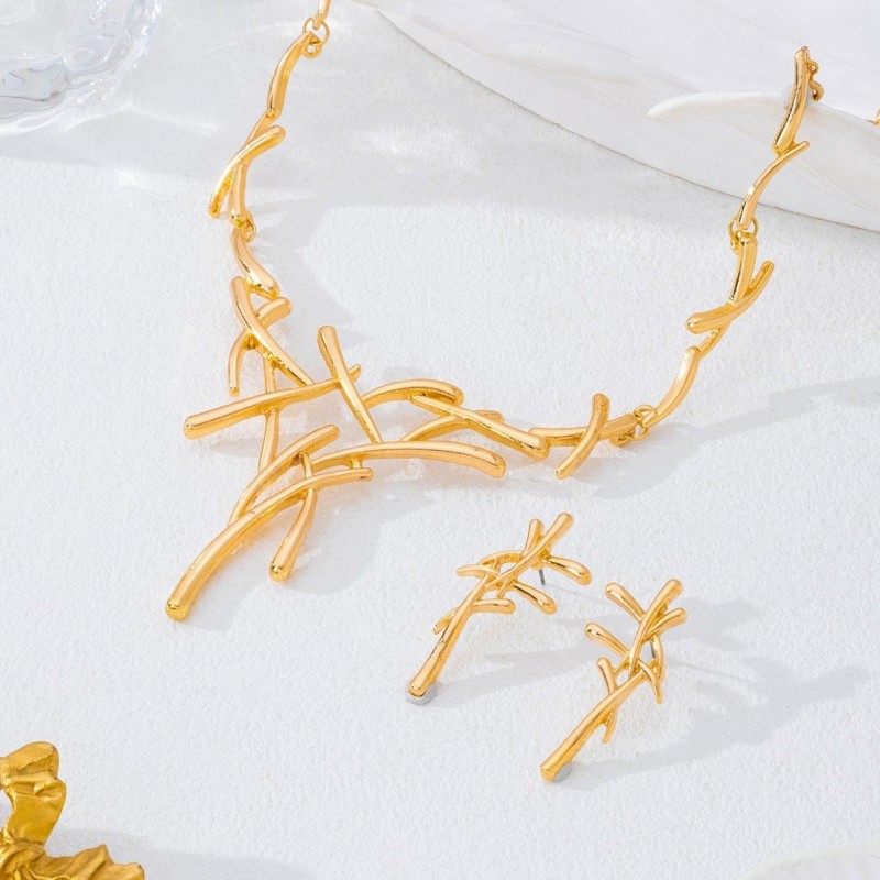 Line-Crossing Earrings And Necklace Set