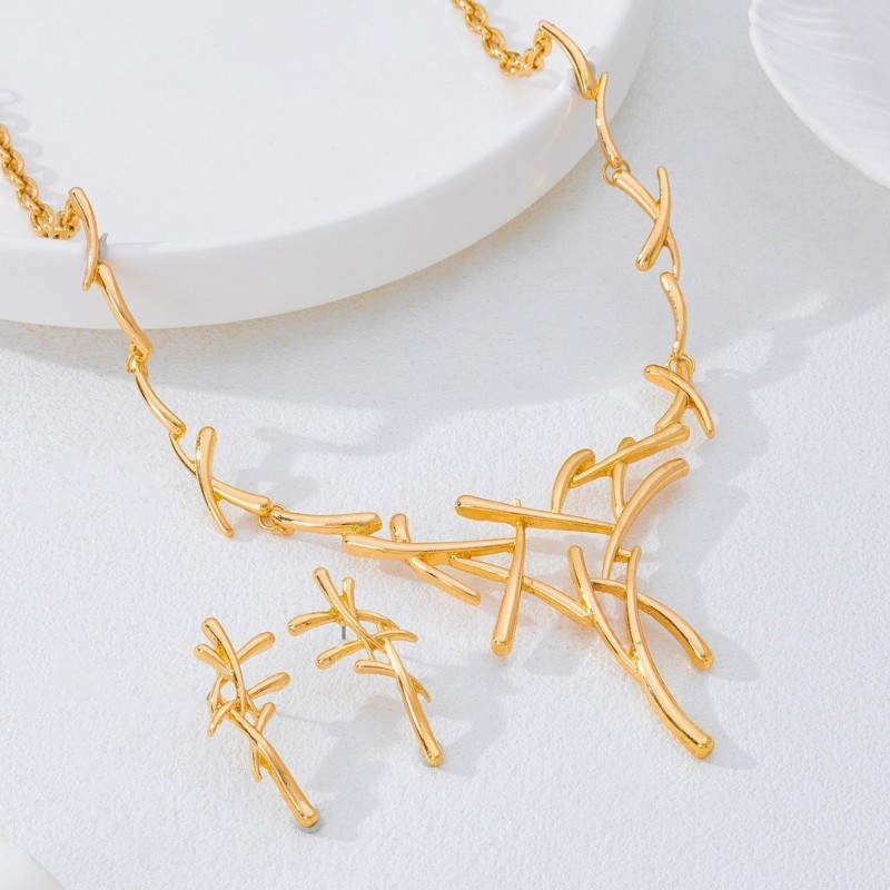 Line-Crossing Earrings And Necklace Set
