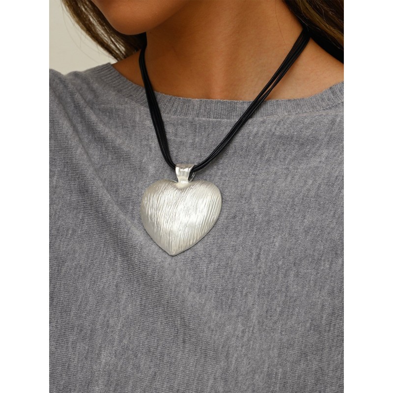Womens Minimalist Trendy Geometric Hollow-out Heart Clavicle Necklace